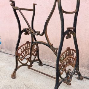 Piètement fer machine a coudre Oriental Victoria