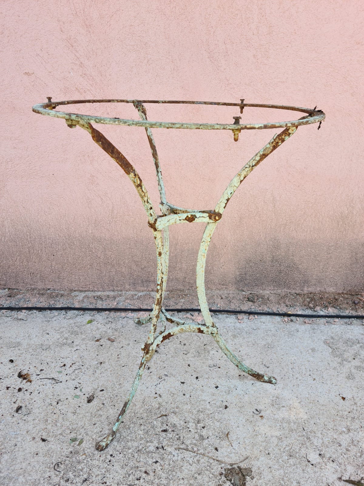 Petite table ronde haute