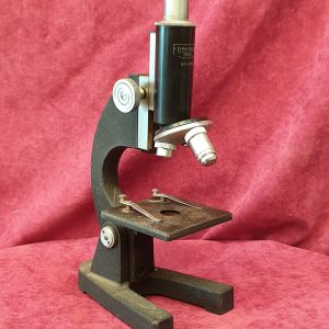 Microscope de marque Lemardeley Paris