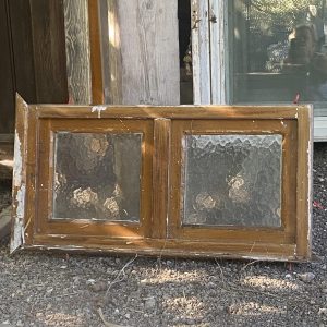 Double fenestron en bois, ouverture centrale avec son encadrement, vitre marguerite