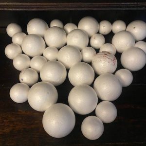 35 Boules de Noël en polystyrène à décoré
