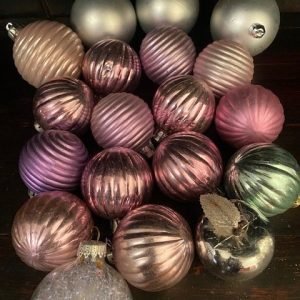 37 boules de Noël, couleurs pastels argenté