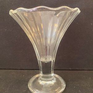 59-Vase en verre évasé, H16 x DB8 x DH12,5, Prix 8€