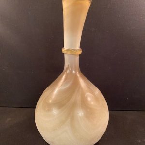 63-Vase en verre soufflé beige, poinçonné, H30 x D17, Prix 50€