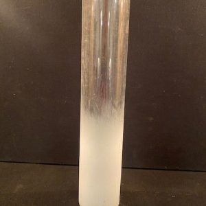 66-Vase long rond givré en verre, H28 x D5,5, Prix 10€