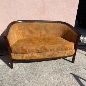 Canapé style 1940 cloutée