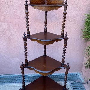 Étagère a gradins d’angle, marqueté en provenance d’Afrique du Sud