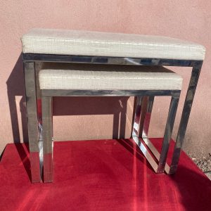 Paire de bancs gigognes en chrome inoxidable