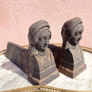 Paire de marmoussets en fonte
