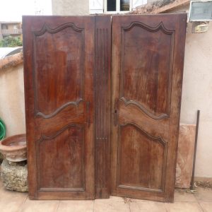 Paire de portes d’armoires 18ème en noyer