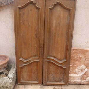 Paire de portes d’armoires en noyer blond