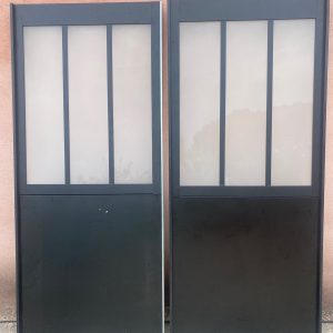 Paire de portes de penderie coulissante  noir avec vitres fumé