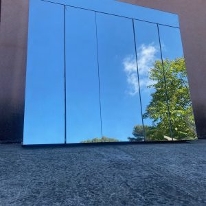 Placard de salle de bains en miroirs, 5 portes, 20 étagères amovibles et réglables, plus fronton supérieur