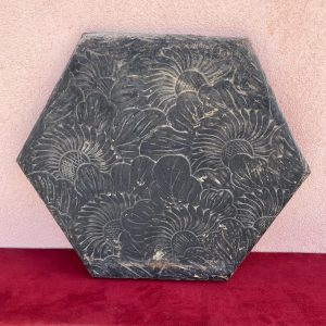 Plateau octogonal de table en bois tilleul sculpté