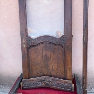 Porte d’armoire en noyer avec corniche, fronton supérieur et charnières,fin 18eme
