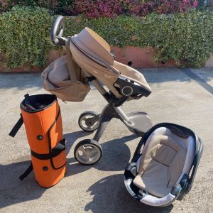 Poussette Stokke pliable avec maxi cosy, coufin, moustiqaire