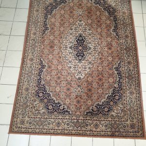 Tapis Amershan - laine; vieux rose et bleu a fleurs - machine