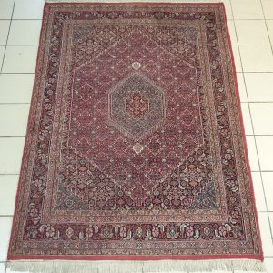 Tapis Iranien avec symbole d'un couteau turc